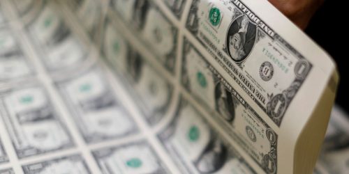 Dólar cai para R$ 5,81 em dia de trégua com moedas emergentes Imagem referente a Dólar cai para R$ 5,81 em dia de trégua com moedas emergentes