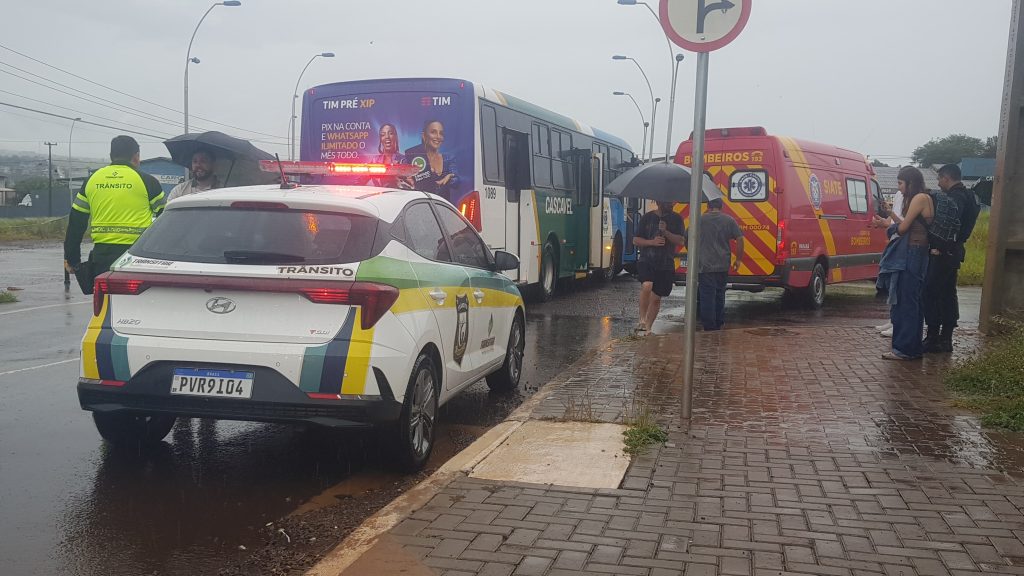 Viatura da Guarda Municipal se envolve em acidente em Cascavel Viatura da Guarda Municipal se envolve em acidente em Cascavel