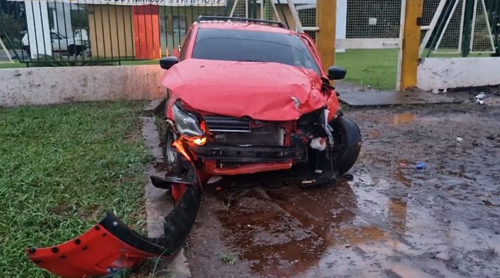 Veículos se envolvem em acidente na BR-369 e Bombeiros são mobilizados