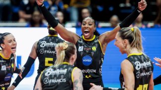 Praia Clube é tricampeão do Sul-Americano de vôlei feminino