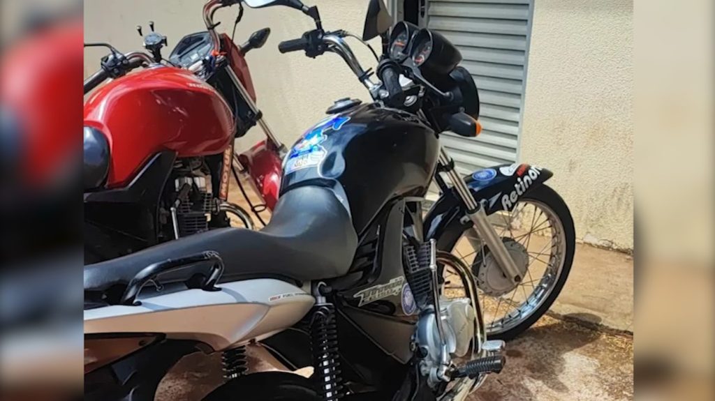 Homem foge da PM em alta velocidade com crianças sem capacete em Palotina