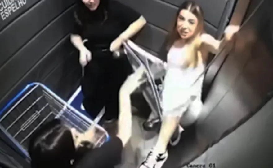 Vídeo mostra estudante sendo levantada por corda em elevador