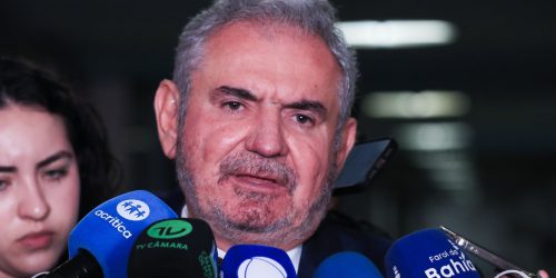 Governo discute solução para R$ 15 bi fora do teto do Orçamento 2025 Imagem referente a Governo discute solução para R$ 15 bi fora do teto do Orçamento 2025