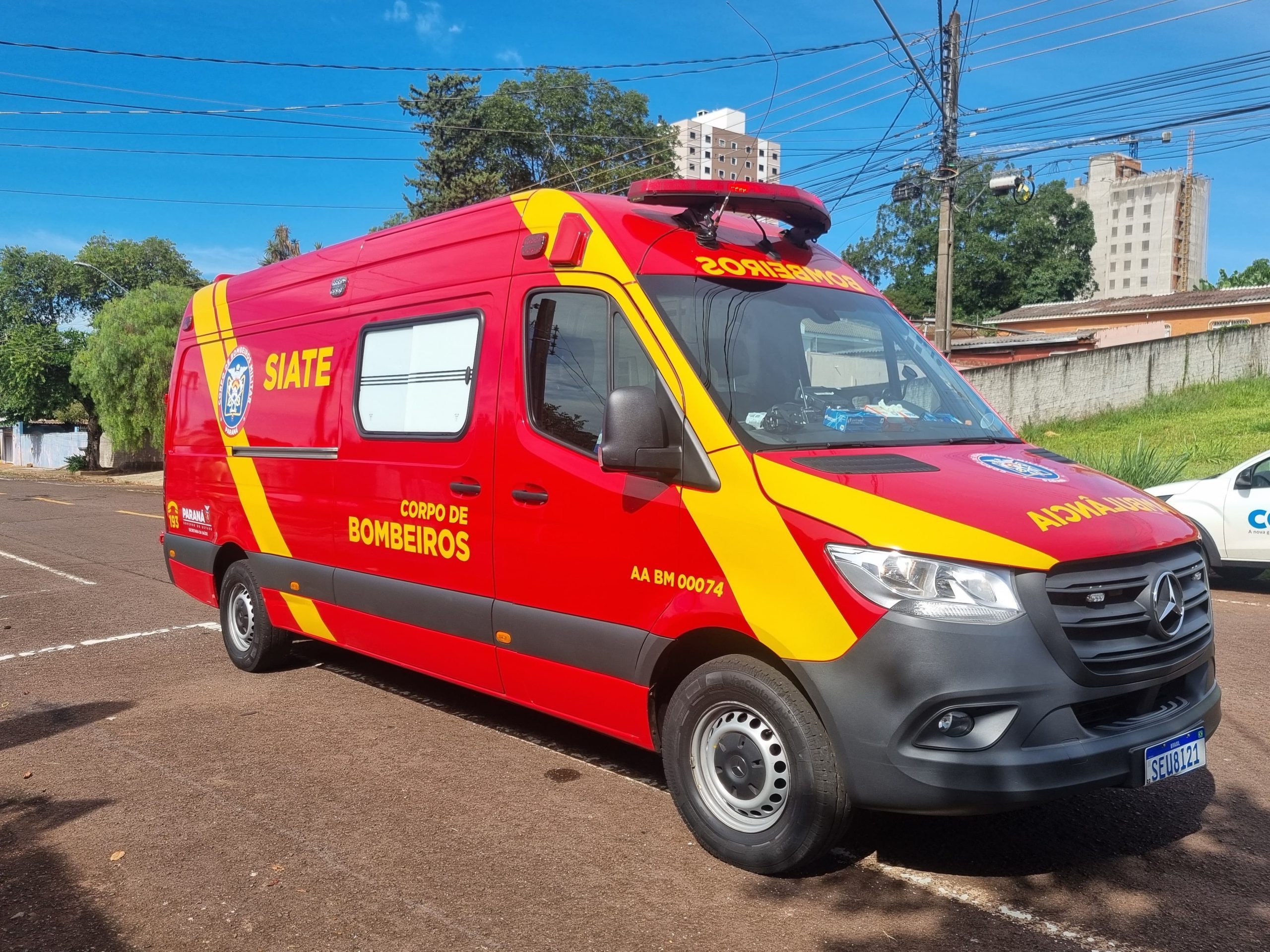 Idoso fratura o braço após cair na garagem
