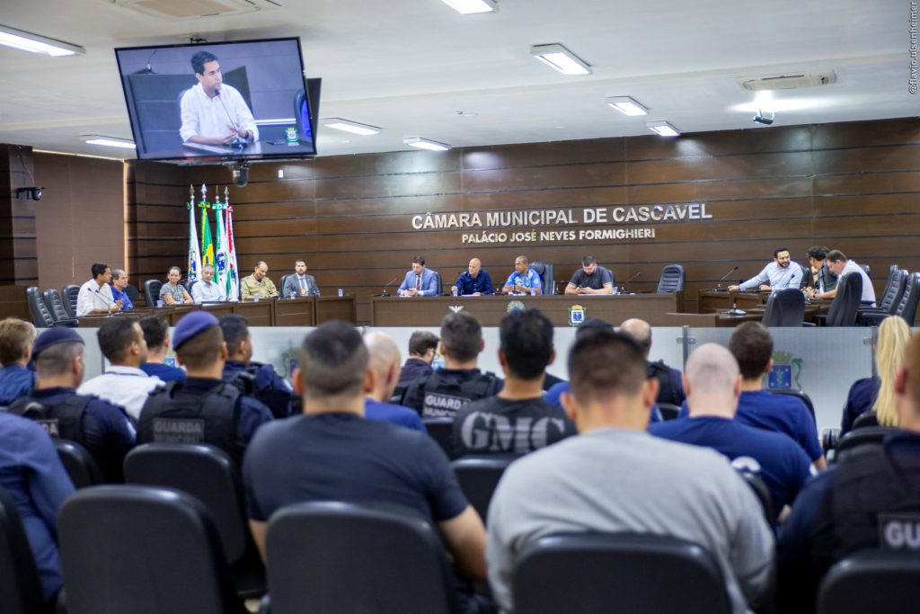 “É um discurso da Dilma isso aí” diz vereador sobre vale-alimentação para todos, independente do salário