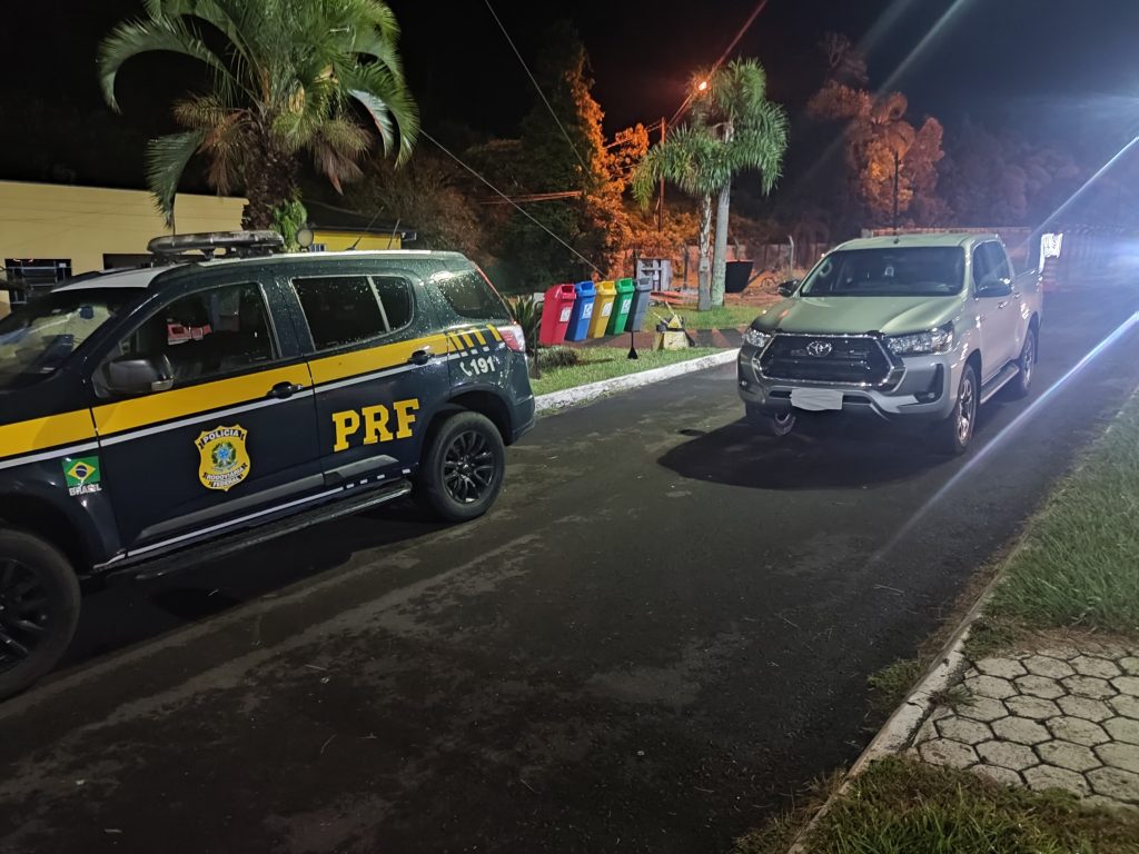 Em Irati, PRF recupera Hilux com registro de roubo/furto em Itapema-SC