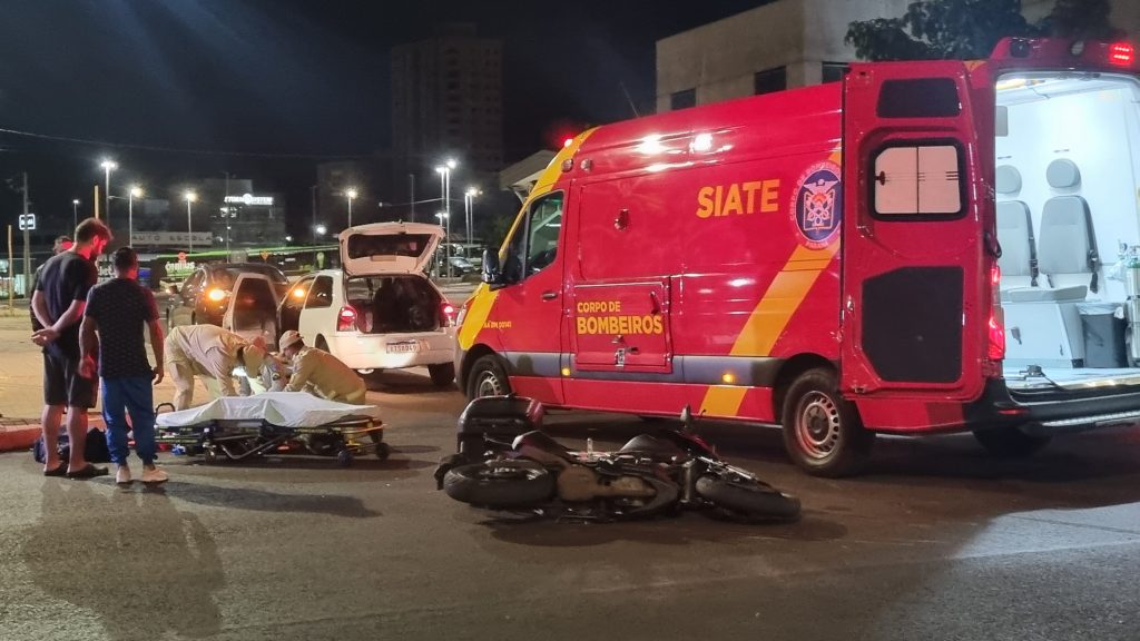 Motociclista fica ferido em acidente na Rua São Paulo