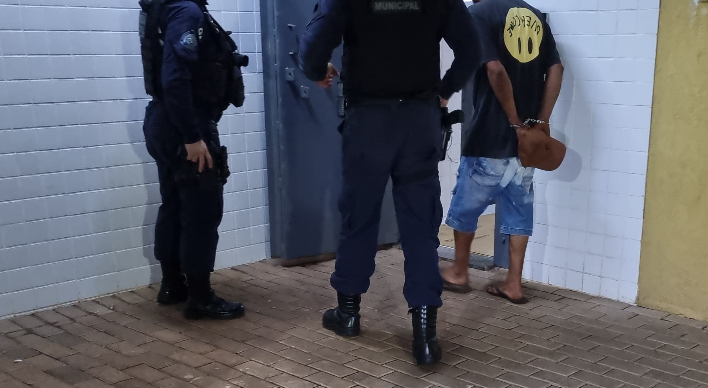 Suspeito com mandados por roubo e pensão alimentícia é preso no Cascavel Velho
