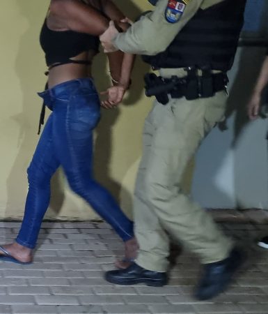 Imagem referente a Policial de folga frustra furto e detém suspeita em flagrante no bairro Santo Onofre