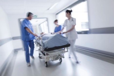 Imagem referente a Paciente desenvolve tromboembolismo após cirurgia estética e Justiça condena hospital e médico de Cascavel