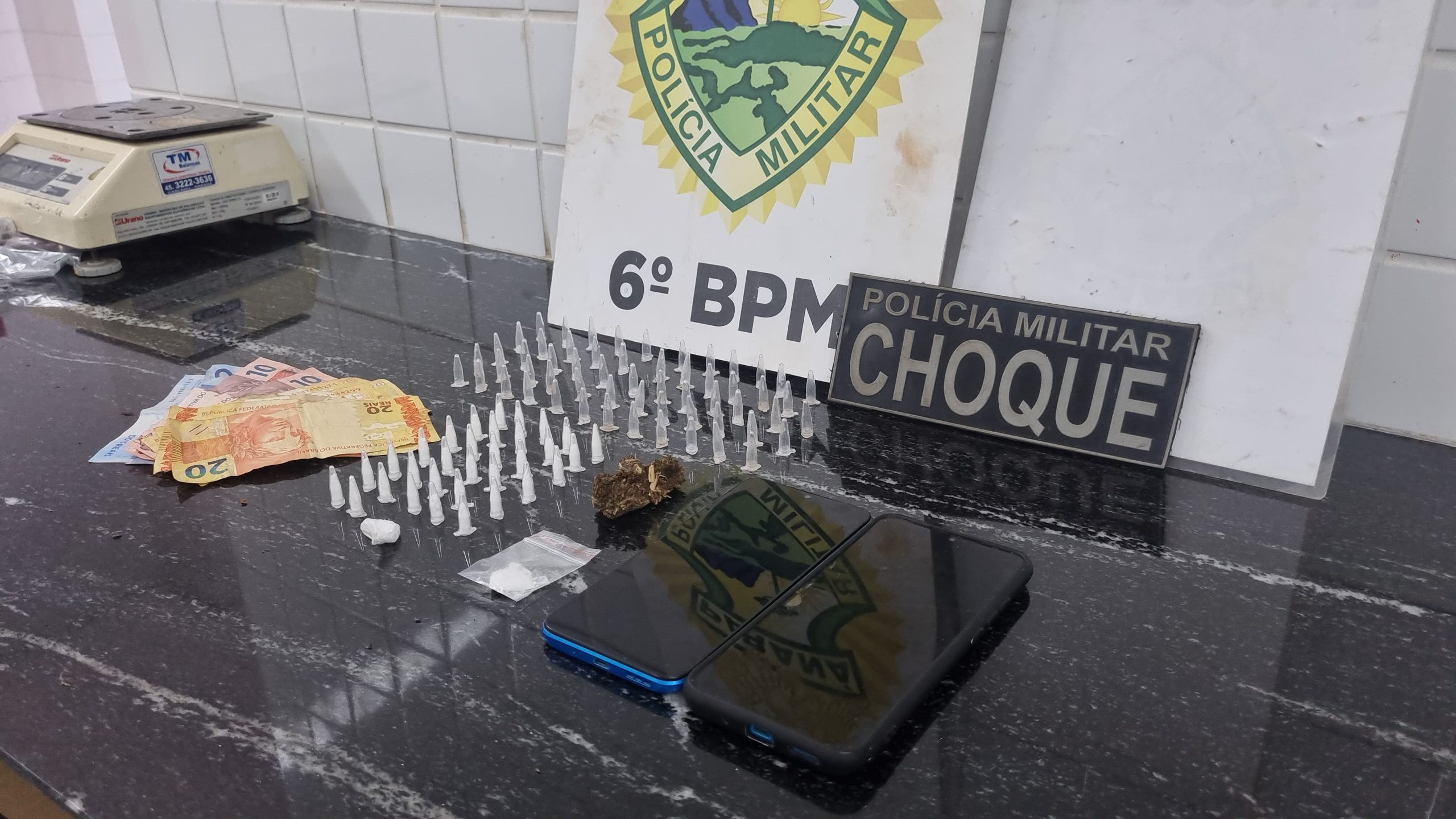 Dupla é detida em posse de drogas no bairro Morumbi