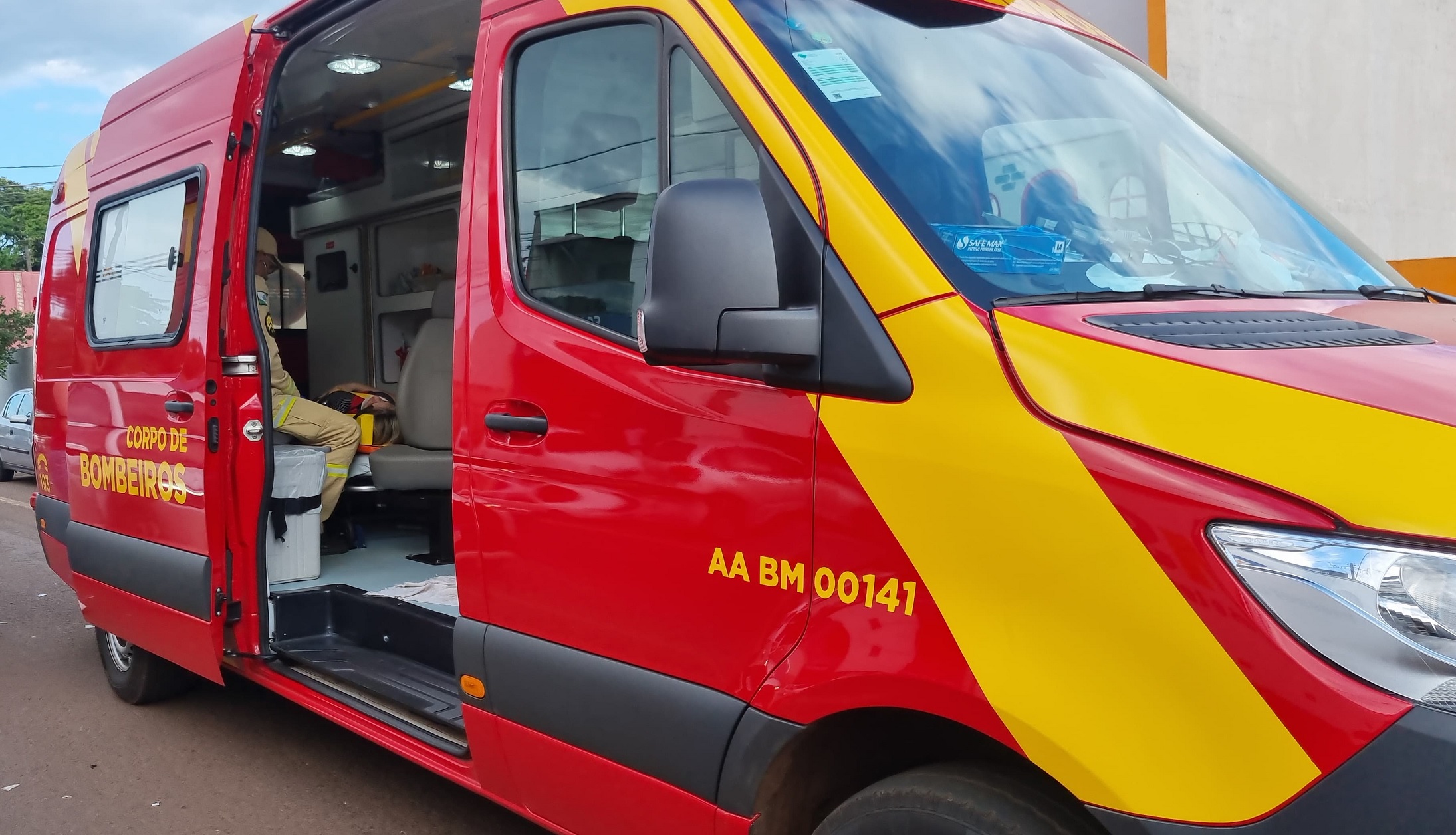 Mulher fica ferida em acidente entre HB20 e Corolla Cross no Bairro Neva