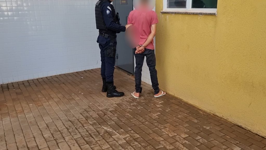 Rapaz é detido com moto irregular no Bairro Universitário Rapaz é detido com moto irregular no Bairro Universitário