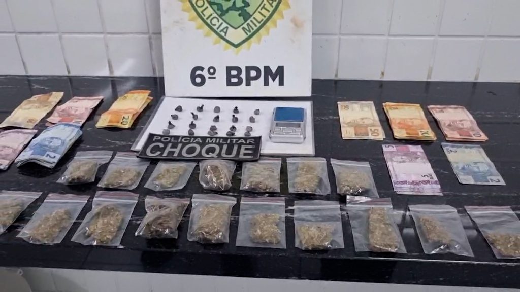 Ação policial no Riviera resulta em apreensão de drogas e três abordados Ação policial no Riviera resulta em apreensão de drogas e três abordados