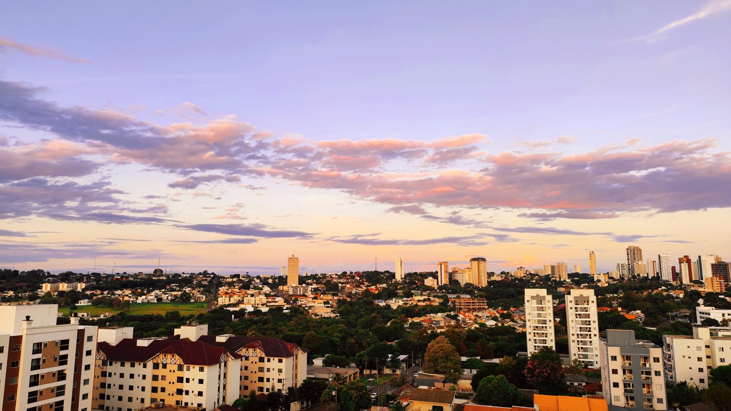 Cascavel terá sexta-feira de sol com possibilidade de chuva à tarde; máxima será 27°C