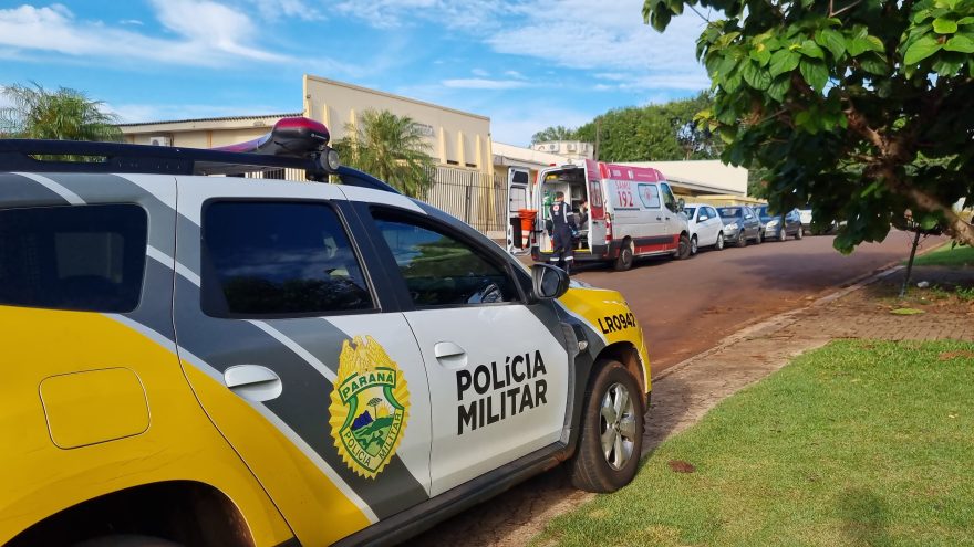 Homem faz escândalo, incomoda vizinhos, dorme e mobiliza PM, Samu e Bombeiros em Cascavel