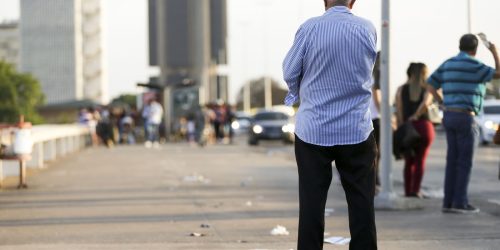 Escape de urina não deve ser normalizado e tem tratamento, alerta SBU Imagem referente a Escape de urina não deve ser normalizado e tem tratamento, alerta SBU