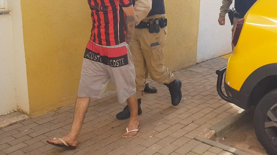Homem é preso após furtar eletrônicos em pizzaria em Cascavel