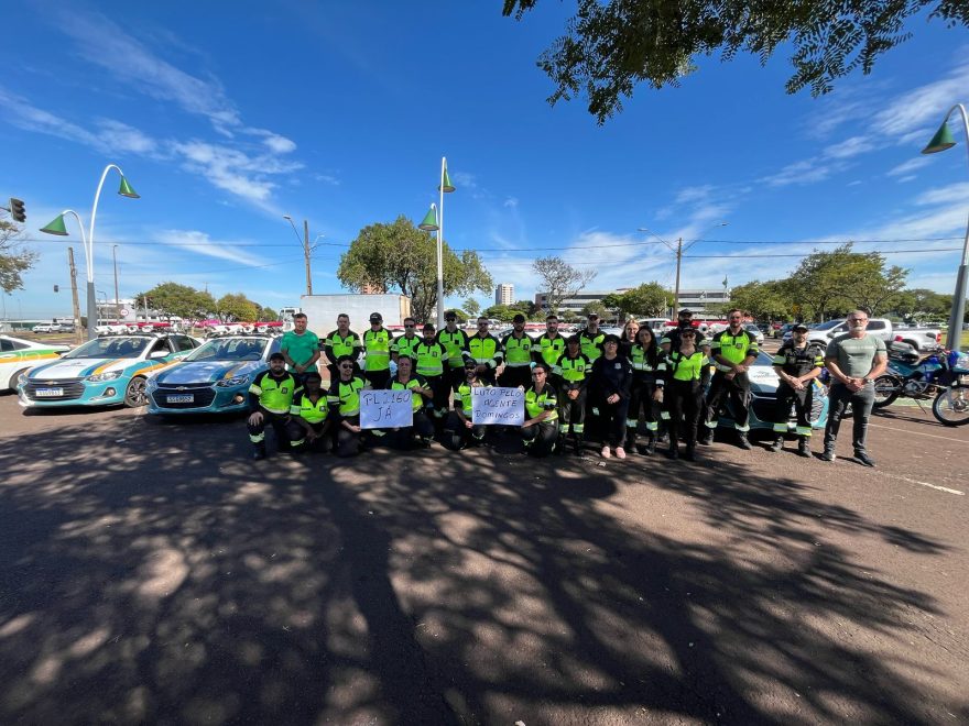 Servidores da Transitar realizam homenagem ao agente Domingos da Silva morto durante assalto