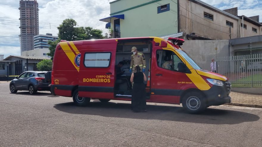 Motociclista fica ferido ao colidir na traseira de HR-V no bairro Neva