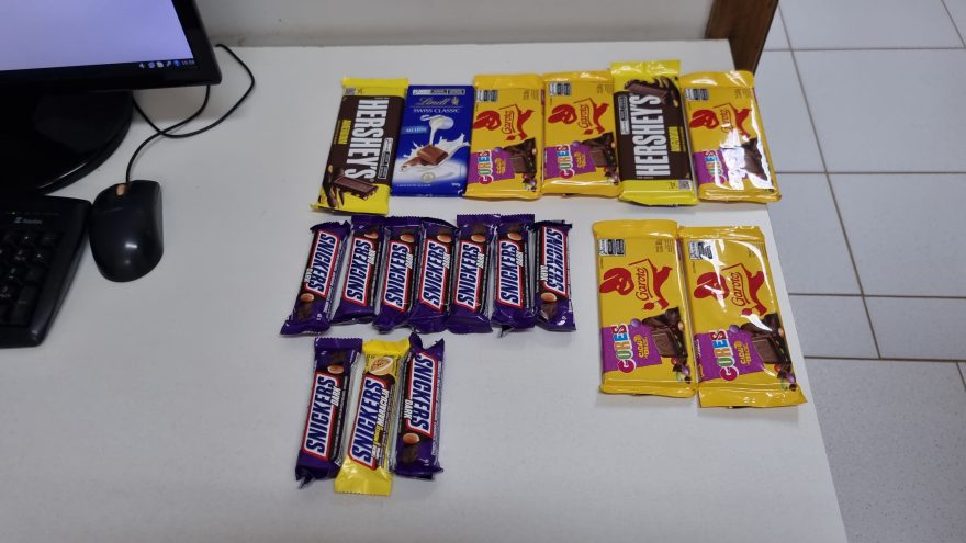Homem tenta furtar chocolates em supermercado e acaba detido pela Guarda Municipal