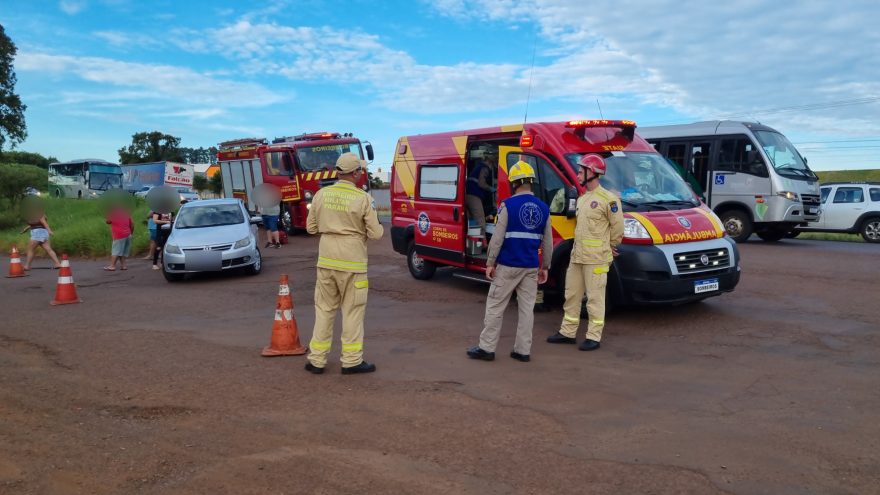 Condutora de Gol fica ferida em acidente com carreta na rodovia BR-369