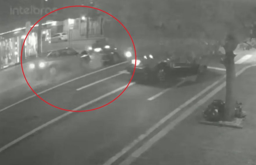 Câmera flagra forte colisão traseira entre Gol e Yaris na Rua São Paulo