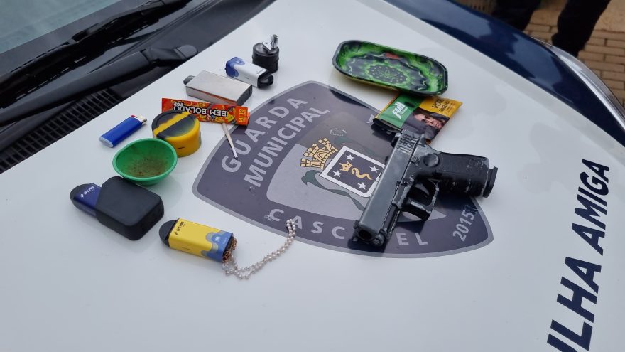 Jovem é detido com simulacro após denúncia de uso de drogas no Terminal Oeste