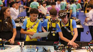 Torneio de robótica classifica estudantes para competição mundial