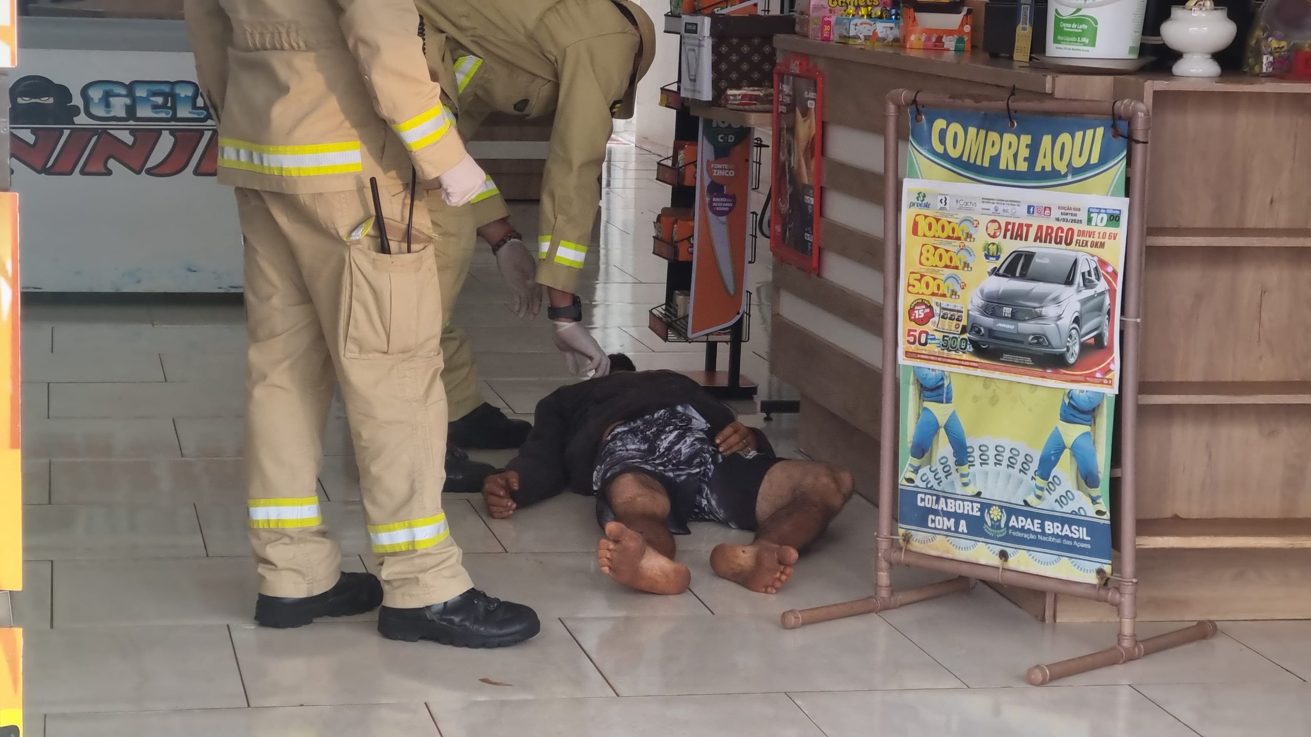 Após ser agredido com barra de ferro, homem busca socorro em panificadora