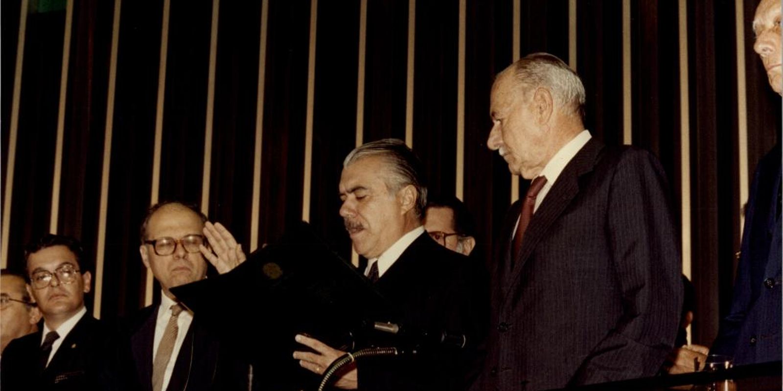 Redemocratização: há 40 anos, Sarney assumia a presidência do Brasil Imagem referente a Redemocratização: há 40 anos, Sarney assumia a presidência do Brasil