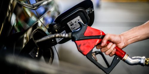 Operação prende donos de postos do Rio que adulteravam combustíveis Imagem referente a Operação prende donos de postos do Rio que adulteravam combustíveis
