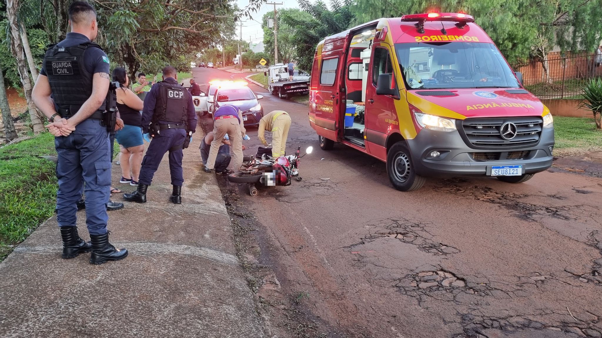 Motociclista tenta fugir da Guarda Civil Patrimonial e sofre acidente de trânsito no Periolo