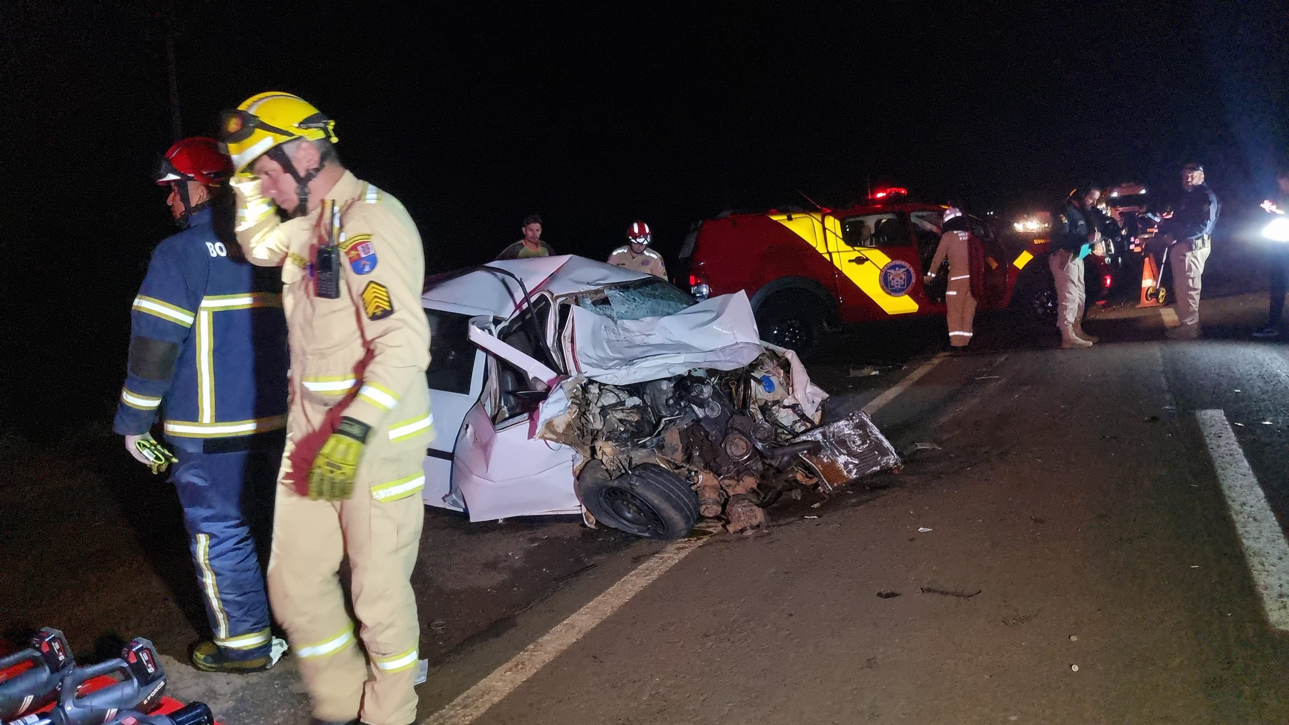 Duas pessoas morrem em gravíssimo acidente de trânsito na BR-369, em Cascavel Duas pessoas morrem em gravíssimo acidente de trânsito na BR-369, em Cascavel