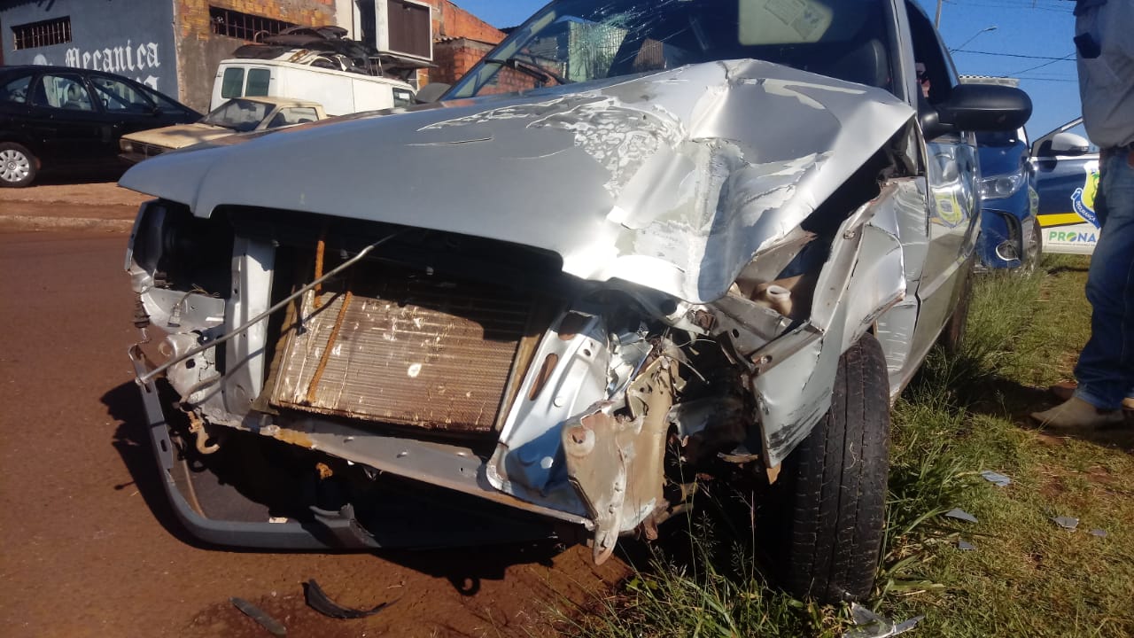 Uno é abandonado após se envolver em acidente no Interlagos Uno é abandonado após se envolver em acidente no Interlagos
