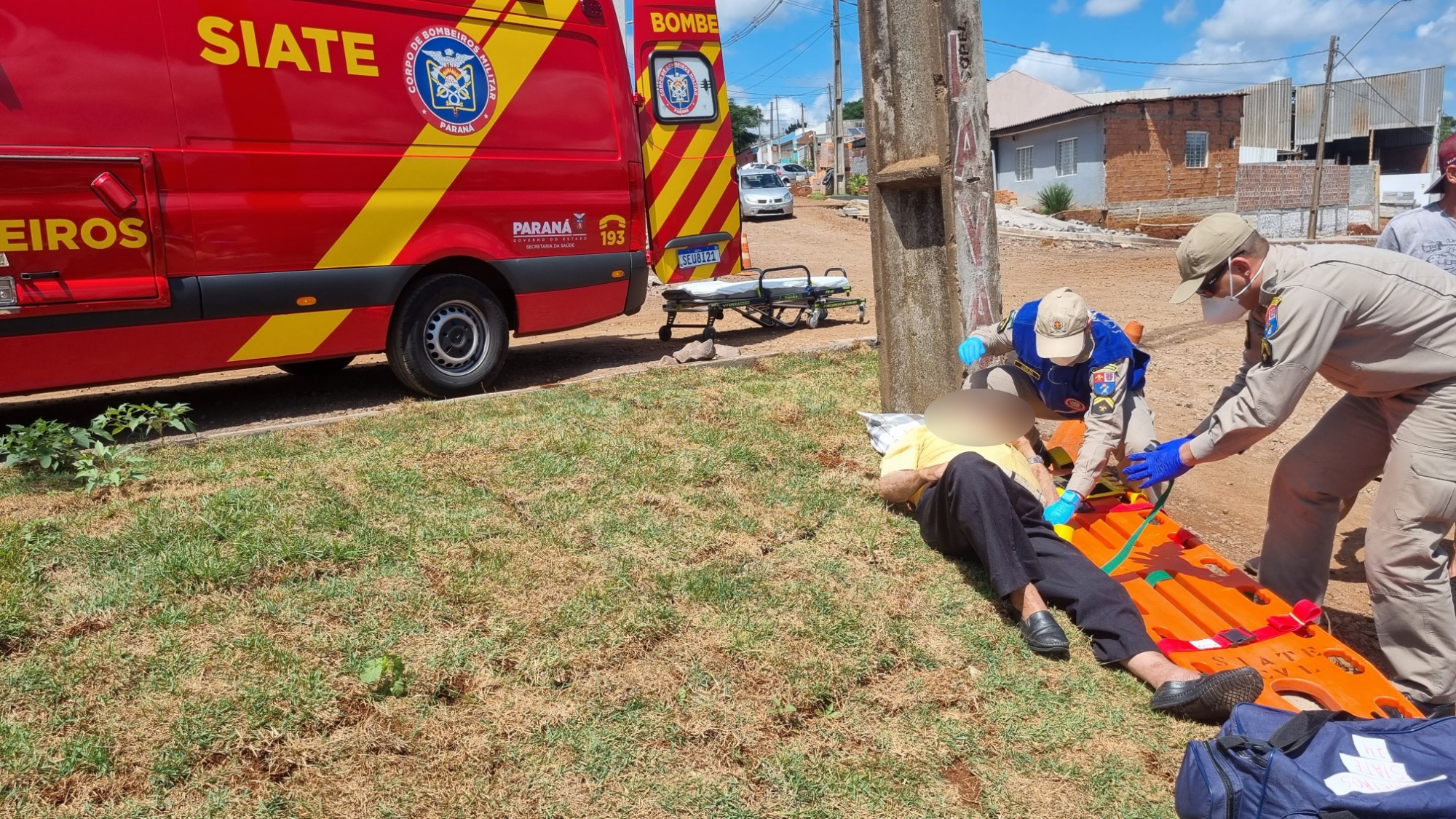 Idoso fica ferido ao cair de triciclo elétrico no Bairro Floresta Idoso fica ferido ao cair de triciclo elétrico no Bairro Floresta