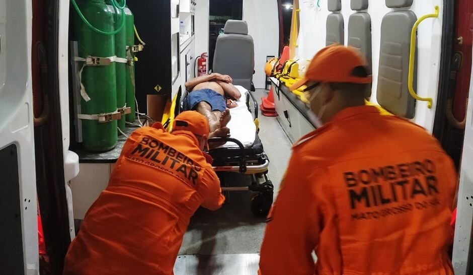 Homem é esfaqueado durante desentendimento em fazenda