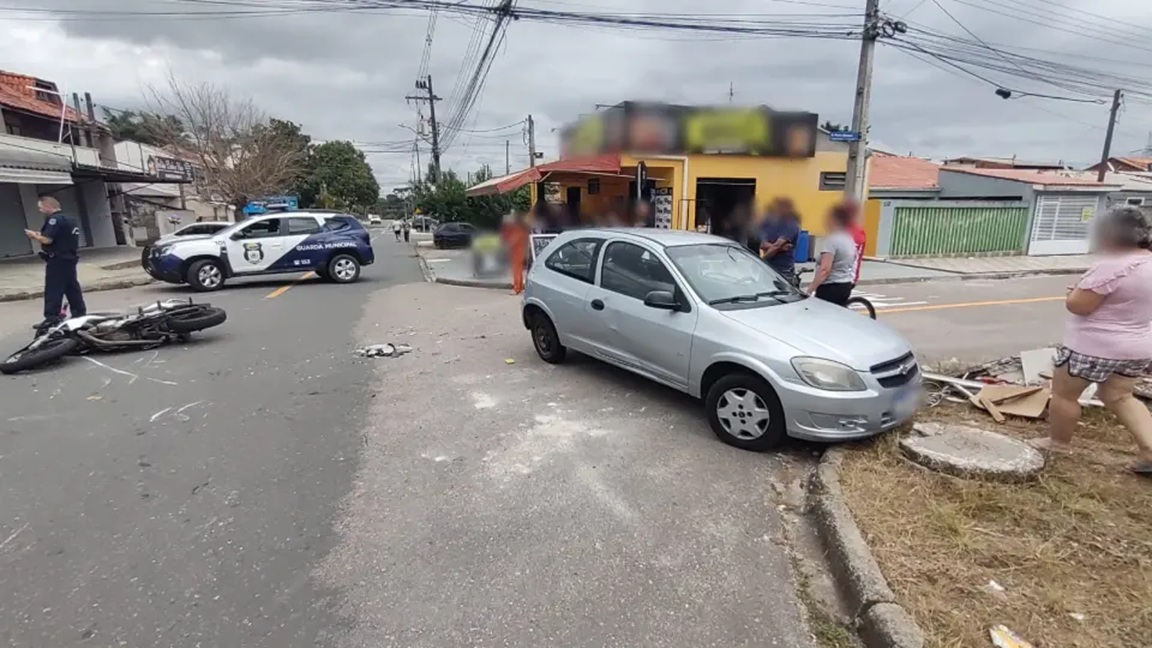 Motociclista de 38 anos tem lesões graves após colisão frontal no Campo de Santana
