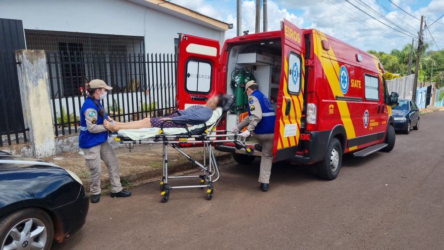 Idosa sofre queda no banheiro de residência e é socorrida pelo Siate