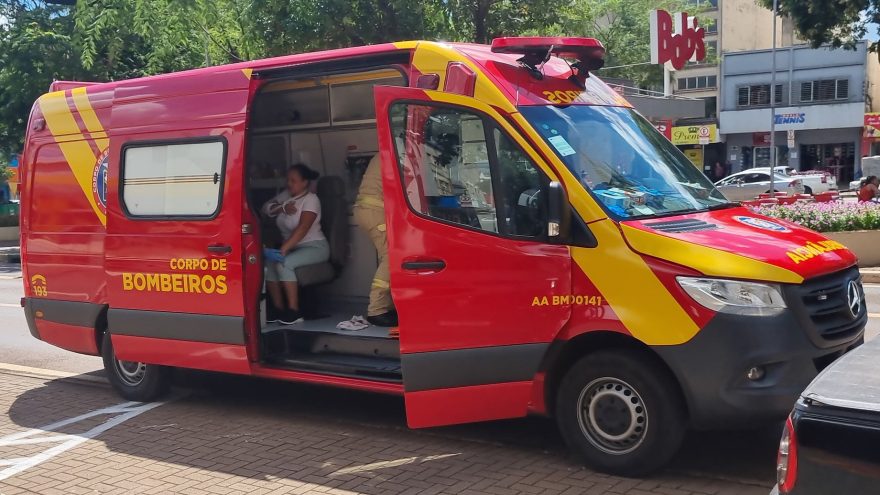 Mulher sofre lesão no braço durante trabalho no Centro de Cascavel