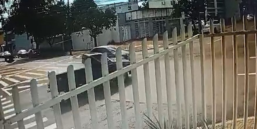Câmera mostra como ocorreu acidente entre S10 e Voyage no Centro
