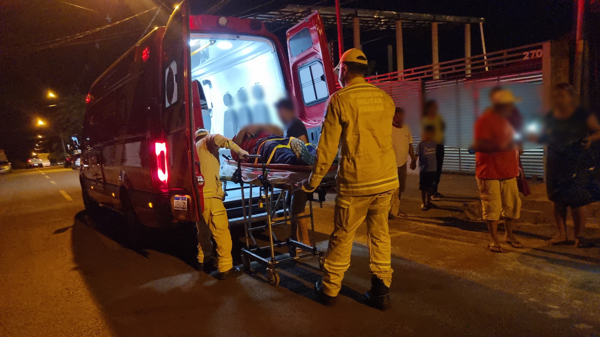 Homem cai de telhado no Bairro Presidente e fica ferido Homem cai de telhado no Bairro Presidente e fica ferido