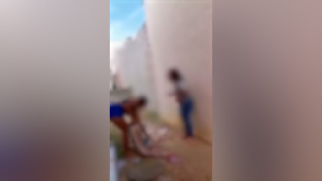 Treta no condomínio: mulher fica furiosa ao ver vizinha usando a máquina de lavar; veja o vídeo Treta no condomínio: mulher fica furiosa ao ver vizinha usando a máquina de lavar; veja o vídeo