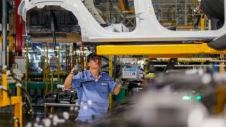 Indústria do Paraná cresce acima da média em janeiro e tem alta de 3,9% em 12 meses