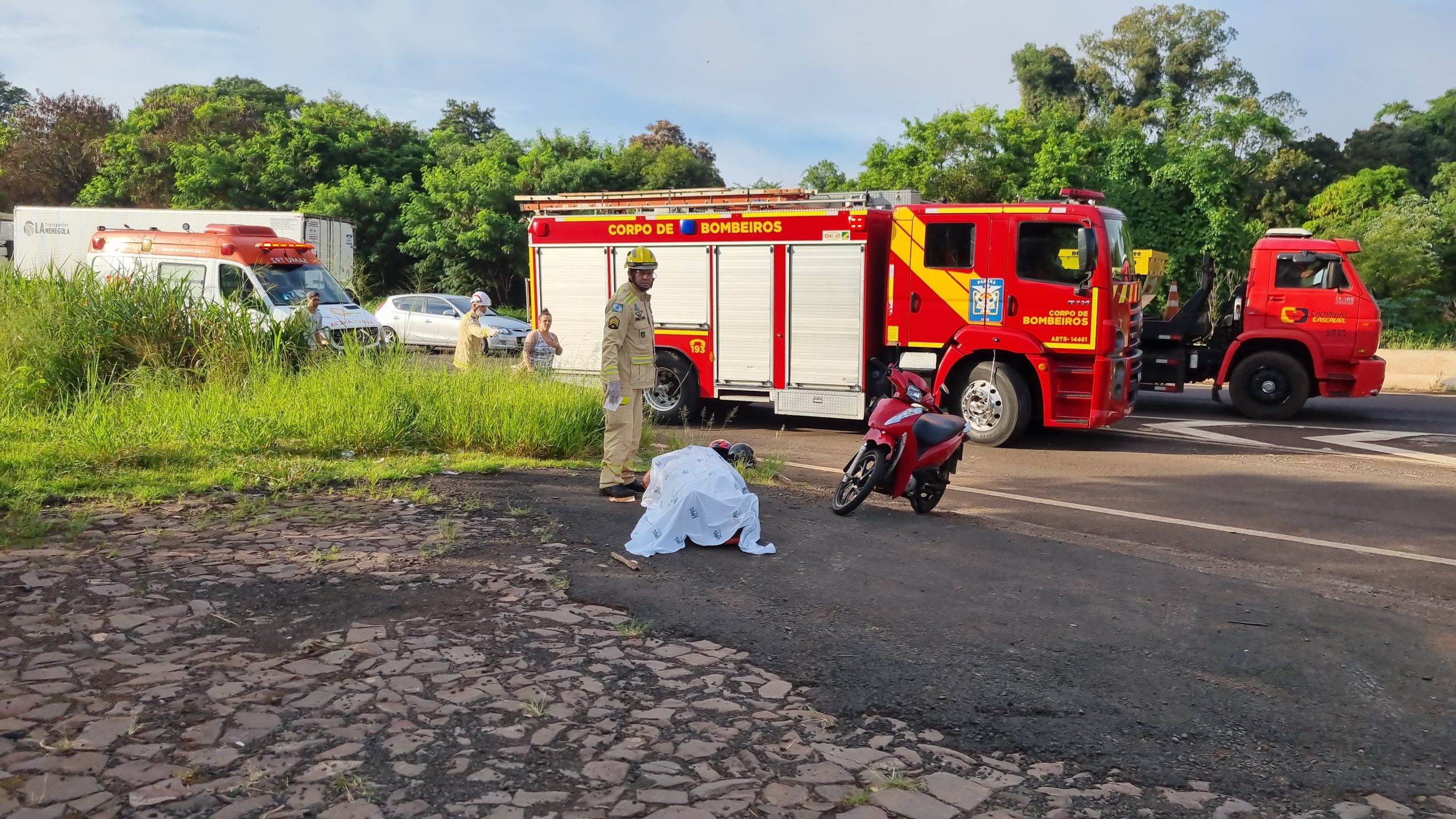 Corpo de Bombeiro, Samu e Siate atendem vítimas de acidente na PRc-467