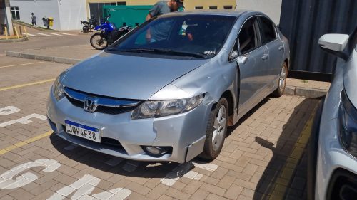 Veículo envolvido no acidente que matou Cesário Loch sai do esconderijo e é apresentado à Delegacia Imagem referente a Veículo envolvido no acidente que matou Cesário Loch sai do esconderijo e é apresentado à Delegacia