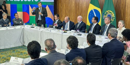 Lula entrega projeto de isenção de IR para quem ganha até R$ 5 mil Imagem referente a Lula entrega projeto de isenção de IR para quem ganha até R$ 5 mil