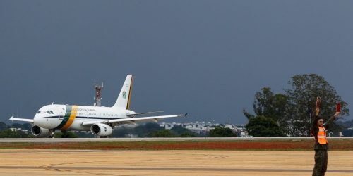 Avião presidencial arremete ao tentar pousar em Sorocaba Imagem referente a Avião presidencial arremete ao tentar pousar em Sorocaba