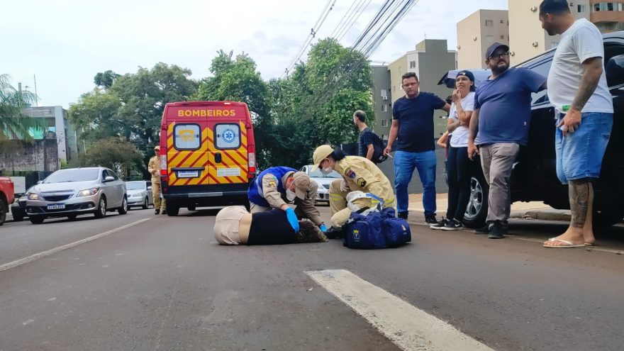 Jovem fica ferida ao sofrer queda de patinete na rua Pio XII, no Centro