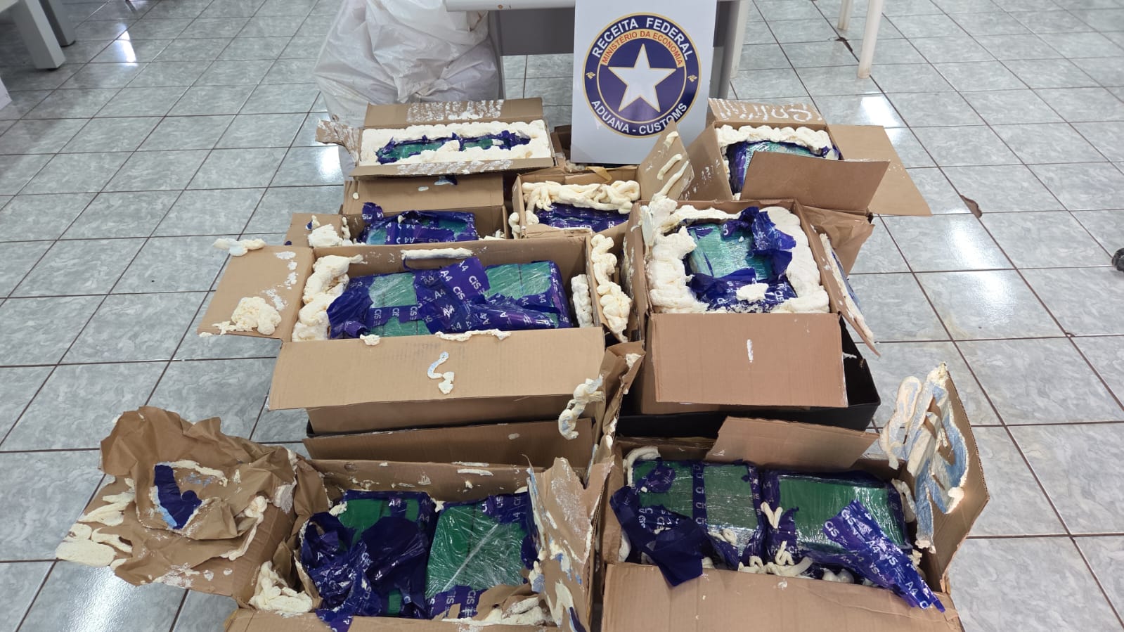 Receita Federal retém 200 quilos de droga em transportadoras de Cascavel